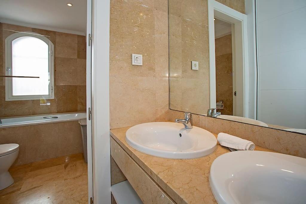 Beautiful And Quiet Family Townhouse In Great Location Vakantiehuis Marbella